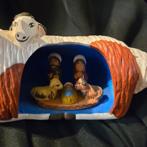 Small Clay Made in Peru Nativity Scene Alpaca - Picture 2 of 3